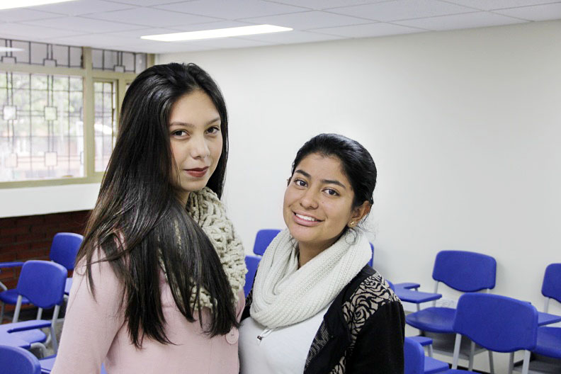 alumnas dentro de un salon de clases de la UPN
