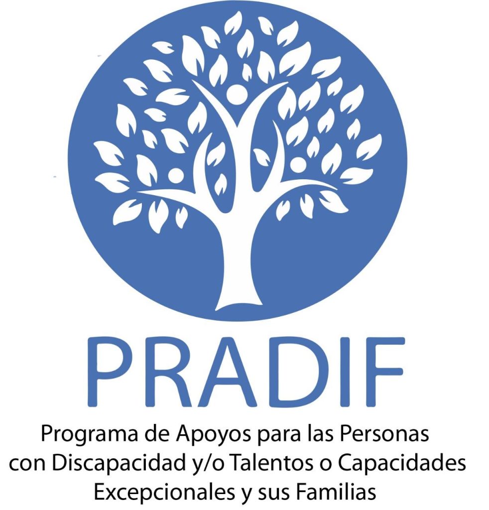 305756658_464873475664736_4731842235287747123_n El logo de PRADIF utiliza la imagen de un árbol para representar la esencia del Programa y su compromiso con la inclusión y la participación de las personas con discapacidad y/o Talentos o capacidades excepcionales, sus familias y quienes las acompañan.
Las raíces simbolizan las bases sólidas sobre las que se construye el trabajo de PRADIF. Representan la garantía de participación e inclusión, y están sostenidas por las maestras asesoras y los licenciadas y licenciadaos en formación, quienes hacen posible este proceso.
El tronco firme refleja los apoyos fundamentales que brinda el Programa: formativo, valoración pedagógica y orientación informativa. Estos pilares son la estructura que mantiene y da fuerza al árbol.
Las hojas representan a las personas con discapacidad y/o talentos y capacidades excepcionales, así como a sus familias. Ellas y ellos son quienes transitan, crecen y florecen, dando frutos que fortalecen la participación social y educativa.
En conjunto, el árbol expresa vida, crecimiento y comunidad. Cada parte del logo muestra cómo PRADIF es un espacio que sostiene, acompaña y promueve la construcción de un futuro más inclusivo.