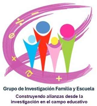 El logo del Grupo de Investigación Familia y Escuela tiene un fondo blanco y en el centro se encuentra cuatro figuras con forma triangular y cabezas circulares representando a cuatro personas que conforman una familia. Estas figuras están rodeadas por la letra E en minúscula con un trazo curvo grueso de color fucsia y sobre ella hay pequeños símbolos amarillos como signos de suma, multiplicación, que representa la Escuela. En la parte inferior de la imagen, se encuentra escrito Grupo de Investigación Familia y Escuela, debajo en letra más pequeña está escrito Construyendo alianzas desde la investigación en el campo educativo.